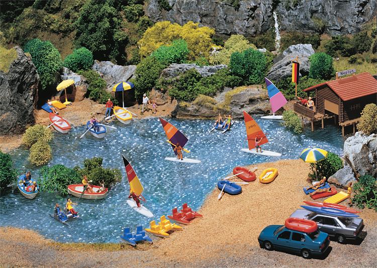 Surf , canotti e pedalo' Scala H0