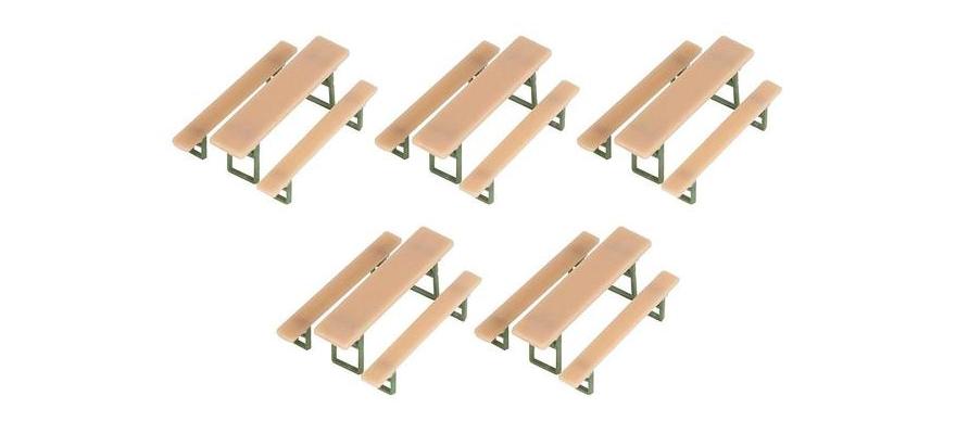 5 tavolini e panche
