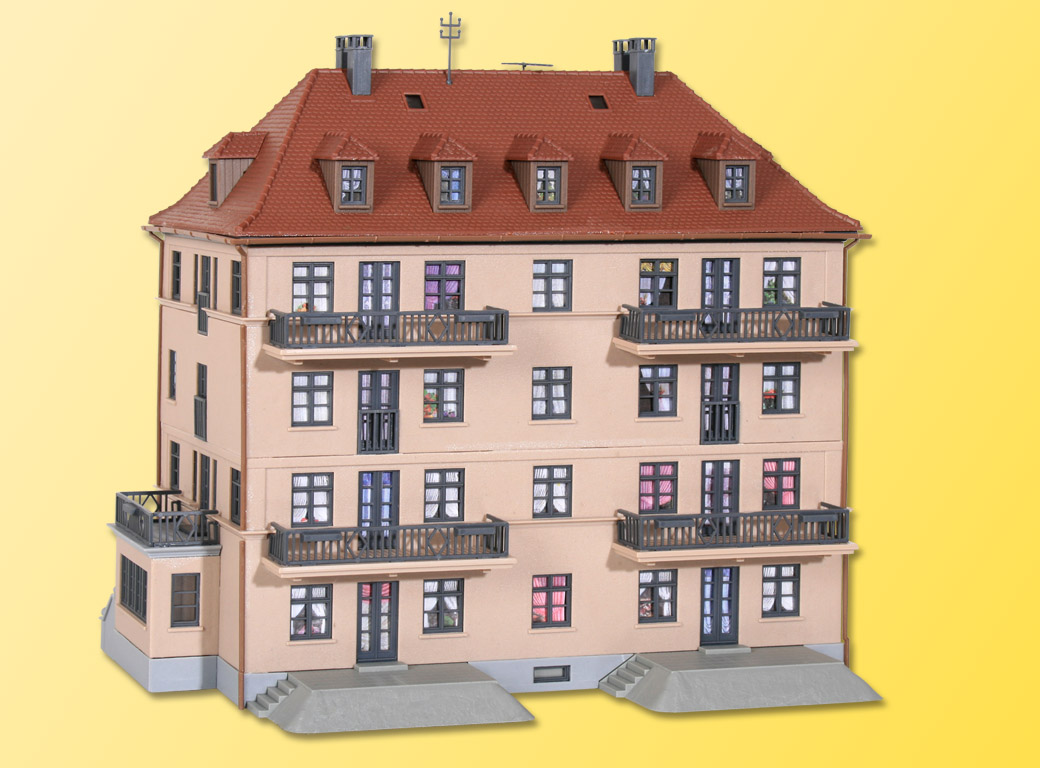 PALAZZO CON BALCONI