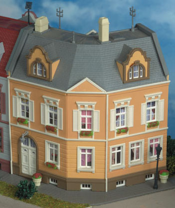 EDIFICIO IN SCHILLERPLATZ