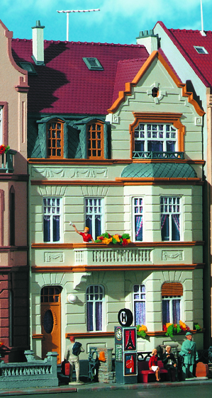 CASA CON DISTRIBUTORE