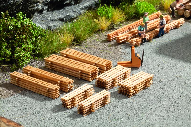 Cataste di assi di legno