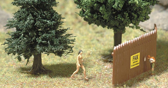 DIORAMA NUDISTI  N