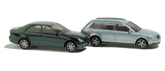 Audi A4 Avant und Mercedes-Benz C-Klasse, metallic