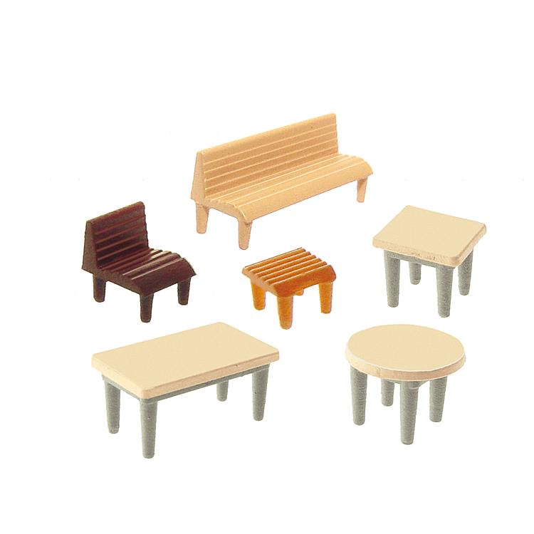 7 Tavoli, 24 Sedie, 12 Panchine