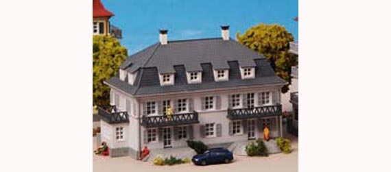 CASA DI CITTA CON BALCONI