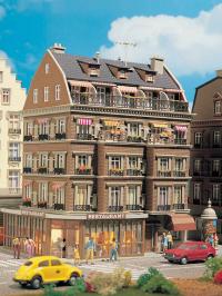 Vedi Scheda Vollmer 43781 - Palazzina con Ristorante Vollmer - Scala  H0 